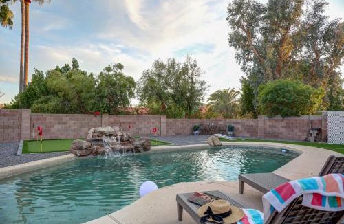 North Mountain House | Hidden gem in the Hidden Hills Mini Golf- Pool-Hot Tub-RV parking-EV charger