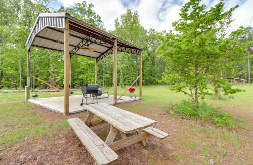 Higden Apartment | Higden Studio w/Private Deck < 1 Mi to Lake!