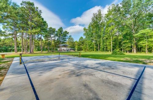 Higden Apartment | Higden Studio w/Shared Patio, Yard Games, Grills!