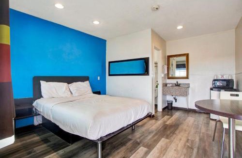Hesperia Hotel | High Desert Inn