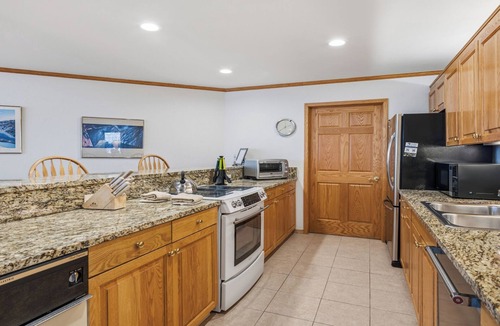 Vail Condo | High-Floor 2BR Fireplace Stunning Vail Mountain Views