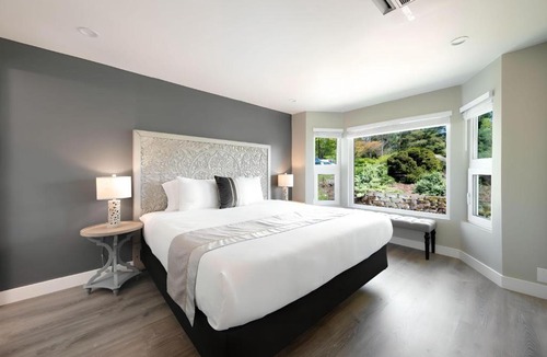Riverview House | High Point Guesthouse - Next to Seattle Chinese Garden