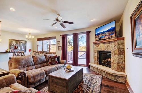 The Highlands House | Highland Greens 93, Gorgeous Townhome with Private Hot Tub