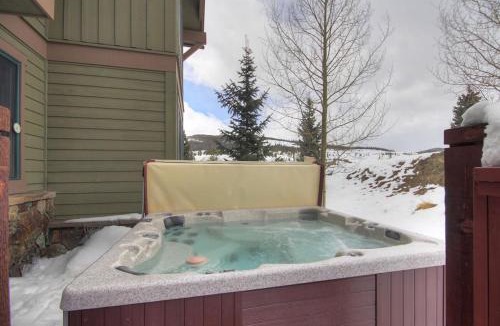 The Highlands House | Highland Greens 93, Gorgeous Townhome with Private Hot Tub