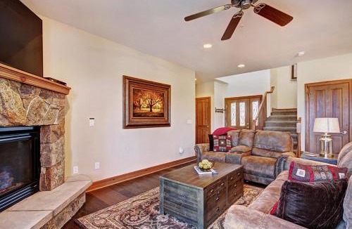 The Highlands House | Highland Greens 93, Gorgeous Townhome with Private Hot Tub