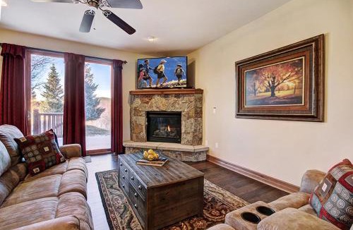The Highlands House | Highland Greens 93, Gorgeous Townhome with Private Hot Tub