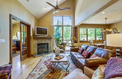 The Highlands House | Highland Greens Comfort, Spacious Townhome, Hot Tub