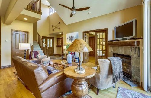 The Highlands House | Highland Greens Comfort, Spacious Townhome, Hot Tub