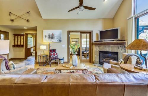 The Highlands House | Highland Greens Comfort, Spacious Townhome, Hot Tub