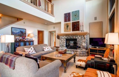 Highlands Townhomes Apartment | Highlands Slopeside 505 by East West Hospitality