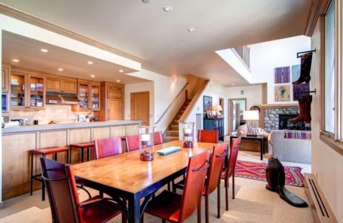Highlands Townhomes Apartment | Highlands Slopeside 505 by East West Hospitality