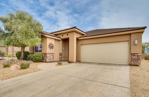 Mesquite House | Hike, Golf & Try Your Luck! Mtn-View Mesquite Home