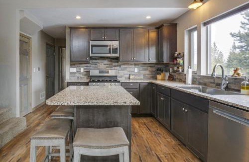 Grand Lake House | Hike + Ski: Grand Lake Cabin w/Mtn-View Deck