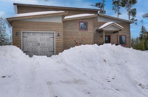 Grand Lake House | Hike + Ski: Grand Lake Cabin w/Mtn-View Deck