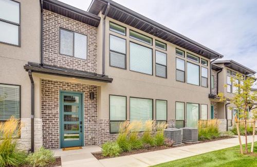 Weber County House | Hike & Ski: Townhome 8 Mi to Dtwn Ogden!