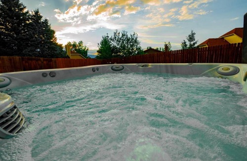 Northeast Colorado Springs House | Hillcrest Chalet - Spa - Firepit - Views - USAFA