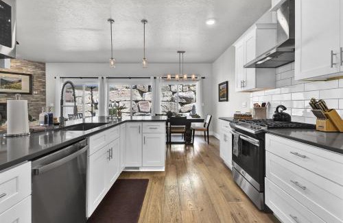 North End House | Hillside Harmony Luxury Comfort