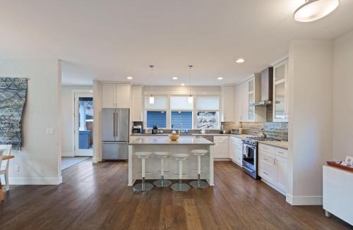 Awbrey Butte House | Hillside Haven