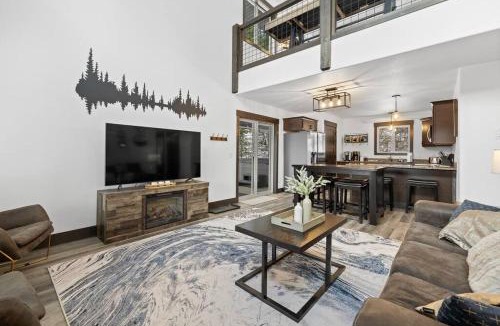 Deadwood House | Hillside Haven