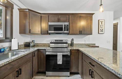 Deadwood House | Hillside Haven