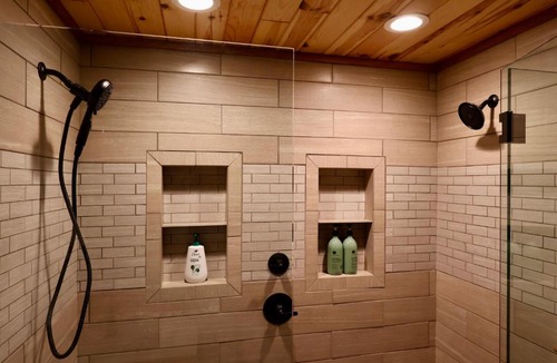 Hot Springs Village House | Hillside Hideaway Retreat - A Secluded Modern Cabin