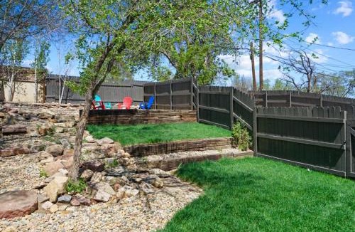 Colorado Springs House | Hillside Perfection Pet-Friendly Fire Pit & BBQ