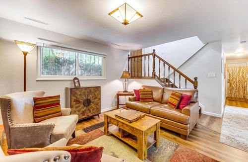 Northeast Colorado Springs Apartment | Hillside Place w/Mountain Views ~ 8 Mi to Dtwn!