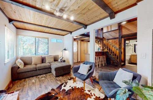 Tahoe Village Apartment | Hilltop Lodge