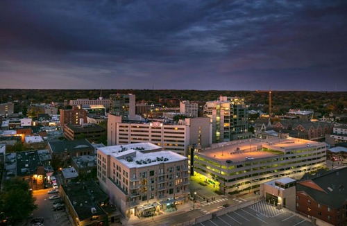 Iowa City Hotel | Hilton Garden Inn Iowa City Downtown University