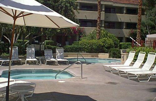 Downtown Palm Springs Resort | Hilton Palm Springs