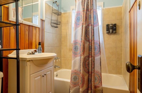 Cody House | Historic 3 bedroom Cabin Downtown Cody Yellowstone