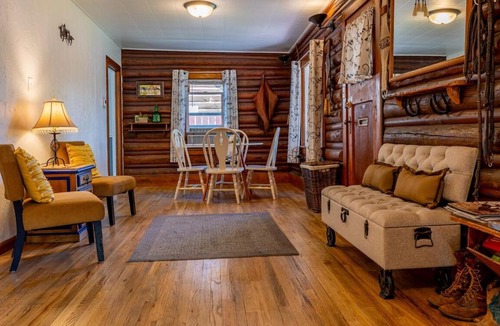 Cody House | Historic 3 bedroom Cabin Downtown Cody Yellowstone