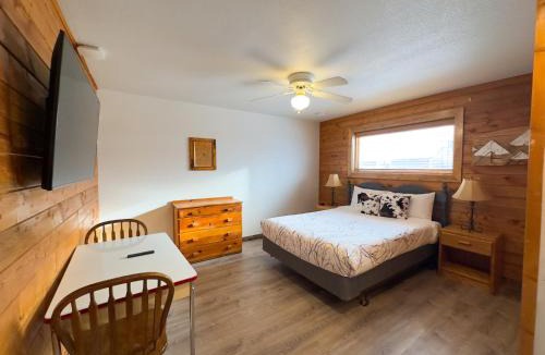Grand Lake Apartment | Historic Cabin In Town Lake Walk BLACK BEAR