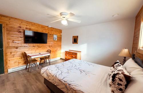 Grand Lake Apartment | Historic Cabin In Town Lake Walk BLACK BEAR