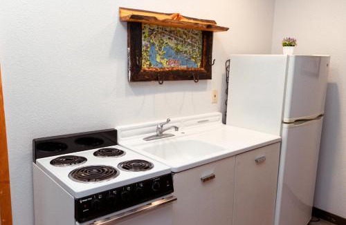 Grand Lake Apartment | Historic Cabin In Town Lake Walk BLACK BEAR