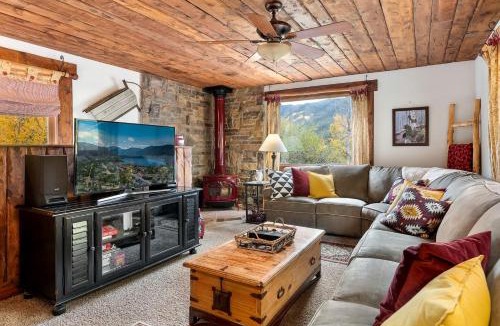 Grand Lake House | Historic Cabin Near Grand Lake & Rocky Mountain National Park, Colorado