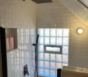 Columbia Falls Apartment | Historic Glacier Getaway with Spectacular Views-20mins to Glacier National Park-10mins to airport and walkable to downtown!