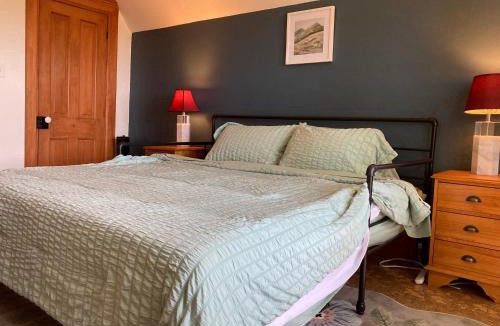 Columbia Falls Apartment | Historic Glacier Getaway with Spectacular Views-20mins to Glacier National Park-10mins to airport and walkable to downtown!