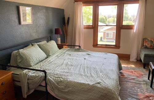 Columbia Falls Apartment | Historic Glacier Getaway with Spectacular Views-20mins to Glacier National Park-10mins to airport and walkable to downtown!
