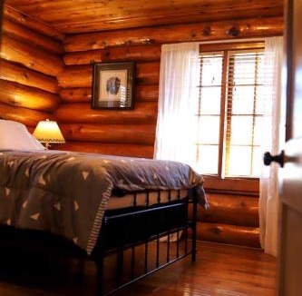 Rapid City House | Historic Log Cabin for South Dakota Glamping Getaways