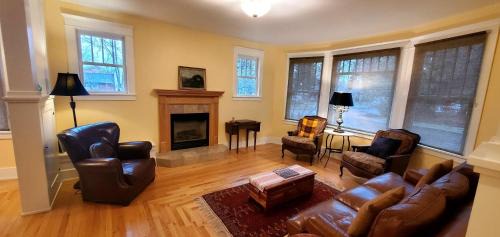Bozeman House | Historic Neighborhood 3 Blocks From Downtown Bozeman