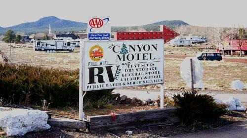 Williams Hotel | Historic Rail Caboose on Route 66