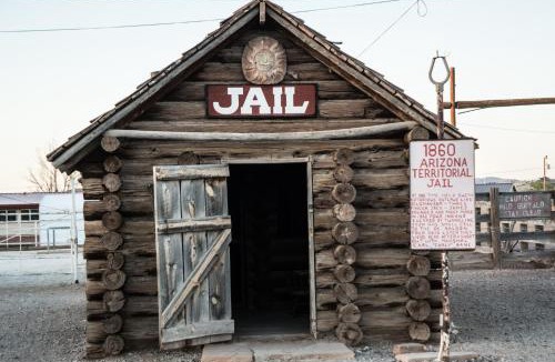 Seligman Hotel | Historic Route 66 Motel