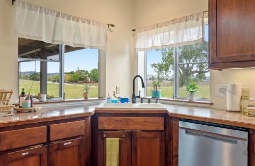 Paso Robles House | Hive & Hivette Castoro Winery StayEV16 guests