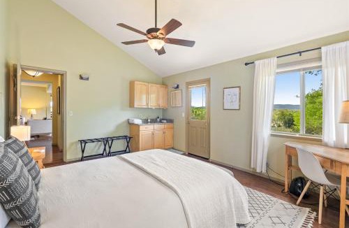 Templeton House | Hive Vista Castoro Vineyard View Stay EV