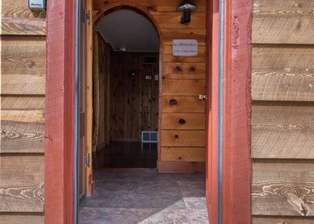 Custer House | Hobbit Hole Cathedral Spires View BHBungalows #3