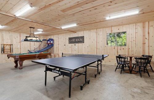 Oakhurst House | Hodges Hill Hideout w/pool, spa, BBQ - Dog Friendly