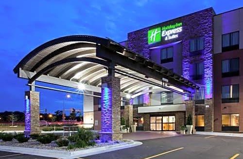 Kutzky Park Hotel | Holiday Inn Express and Suites Rochester West-Medical Center, an IHG Hotel