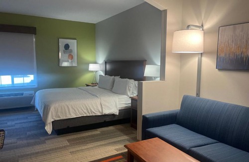 Sioux Falls Hotel | Holiday Inn Express Hotel & Suites Sioux Falls At Empire Mall by IHG