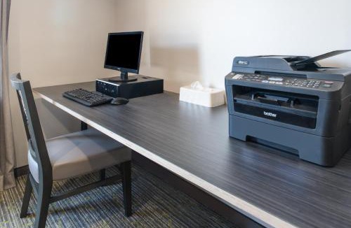 Burlington Hotel | Holiday Inn Express Hotel & Suites Burlington by IHG